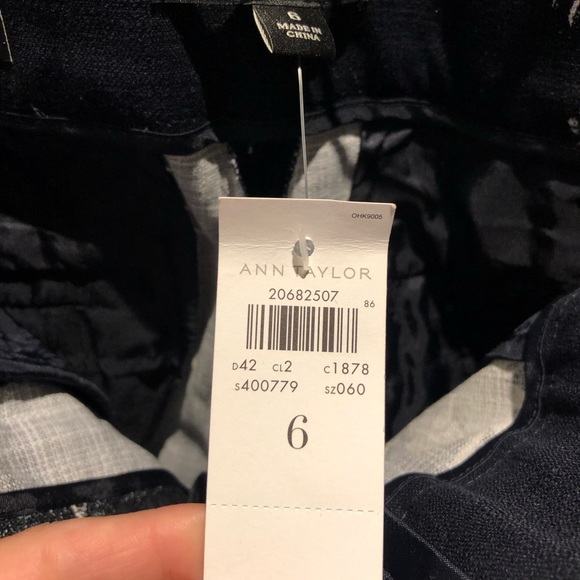 Ann Taylor NWT sz 6 Navy Pineapple Crop Pants - Picture 4 of 5